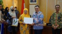 28-pns-pemprov-riau-terima-sk-pensi