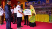 gubernur-riau-salurkan-bantuan-sosi
