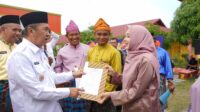 gubernur-syamsuar-serahkan-715-sk-p