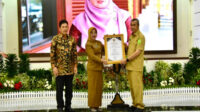 diserahkan-oleh-gubernur-riau-kabu
