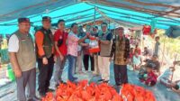 bpbd-riau-serahkan-bantuan-korban-b