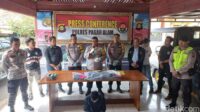 polres-pagaralam-rilis-pelaku-penusukan-di-pagaralam_169 (1)