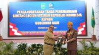 dinilai-telah-berjasa-gubri-dianug