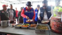 makan-bersama-masyarakat-di-dapur-u