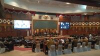 rapat-paripurna-dprd-riau-sampaika