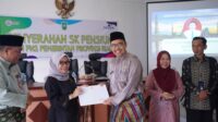 sebanyak-38-pns-pemprov-riau-terima