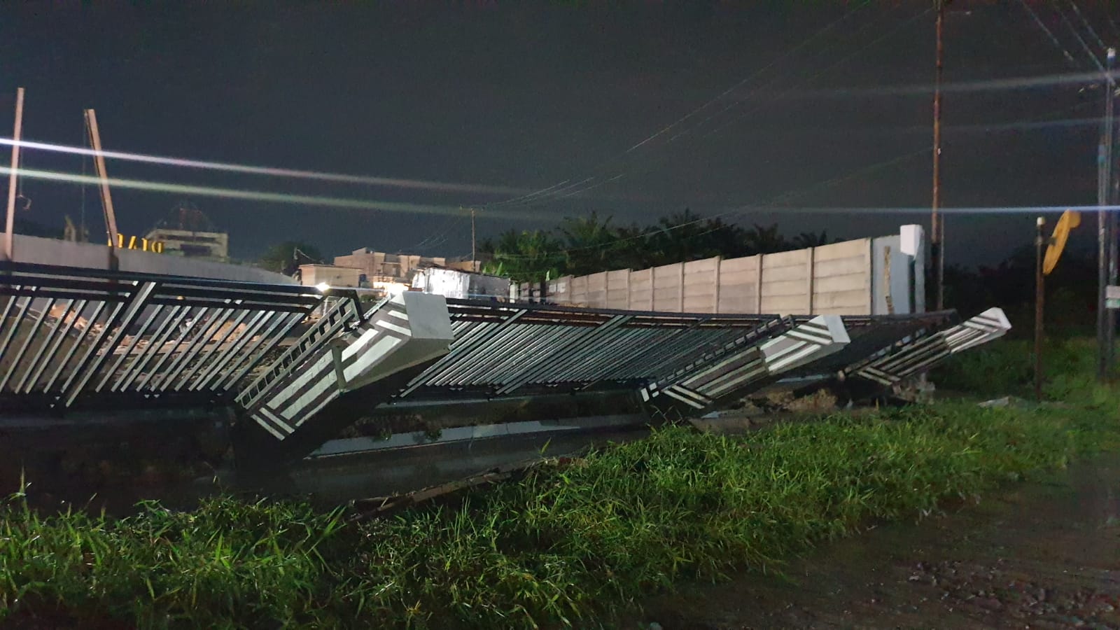Kondisi Pagar Yang Roboh di gedung RCH