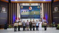 pj-gubri-sf-hariyanto-beri-hadiah-h