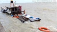 kapal-bermuatan-beras-bulog-karam-d