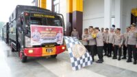 polda-riau-kirim-3-truk-bantuan-sem