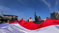 pemuda-riau-kibarkan-bendera-raksas