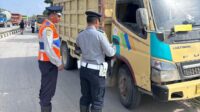 82250-news-dishub-bersama-petug