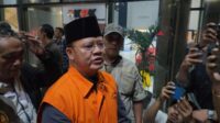 gubernur-bengkulu-rohidin-mersyah-usai-ditetapkan-jadi-tersangka-oleh-kpk_169