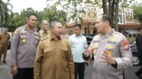gubri-dan-kapolda-riau-bahas-defisi