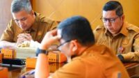 pmprov-riau-gelar-rapat-tindak-lanj