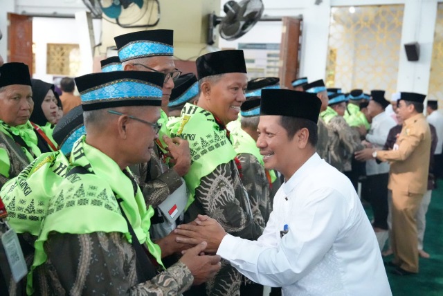 Pemkab Kuansing Lepas 186 Jemaah Haji 1447 H, Wakil Bupati: Jaga Kesehatan dan Kekompakan