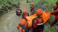 terseret-arus-deras-warga-pekanbar
