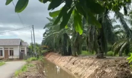 Normalisasi aliran air Sungai yang ada di RT 41, 48, 52, 25, dan 38 Perumahan Kandang Mas Kota Bengkulu